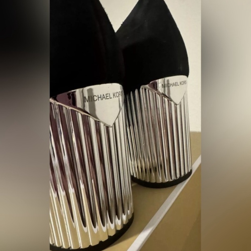 Michael Kors  Black Pumps 👠 with Metallic Heel - Picture 2 of 4